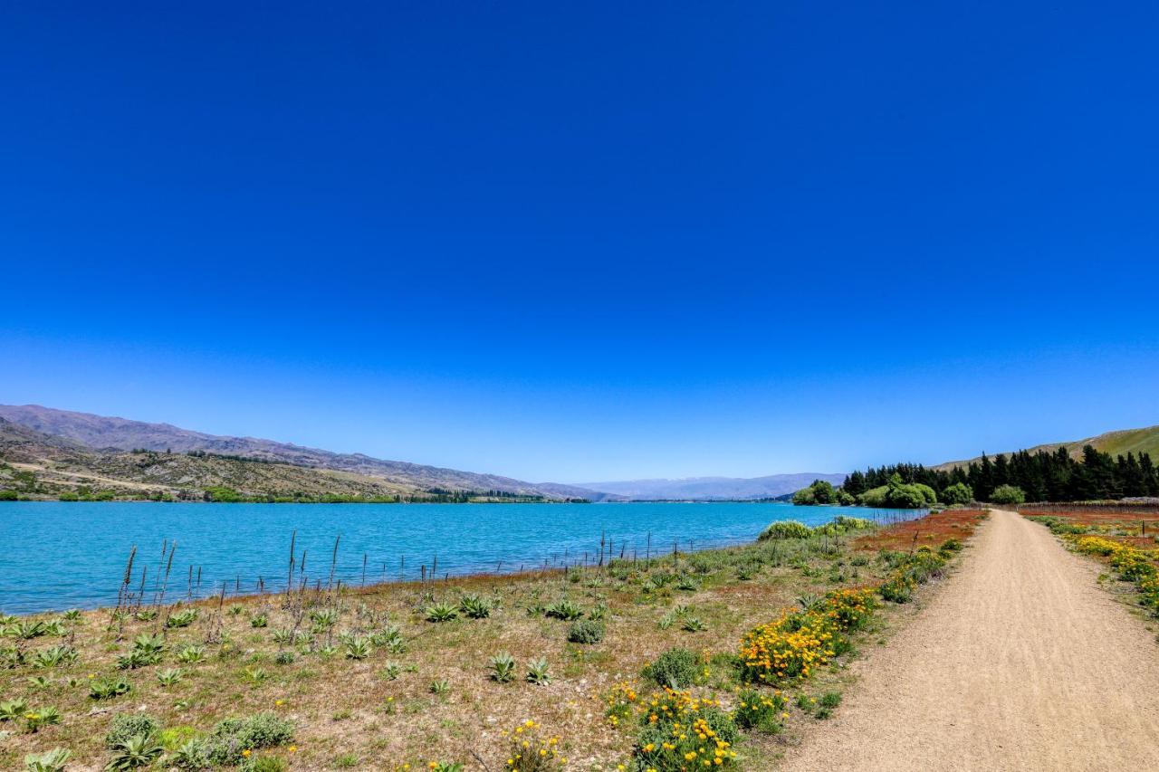 Marsden Lake Resort Central Otago Cromwell Exterior foto View of the lake from the shore